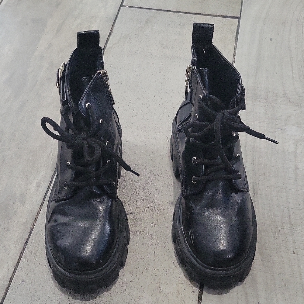Source Unknown Black Kids Boots
